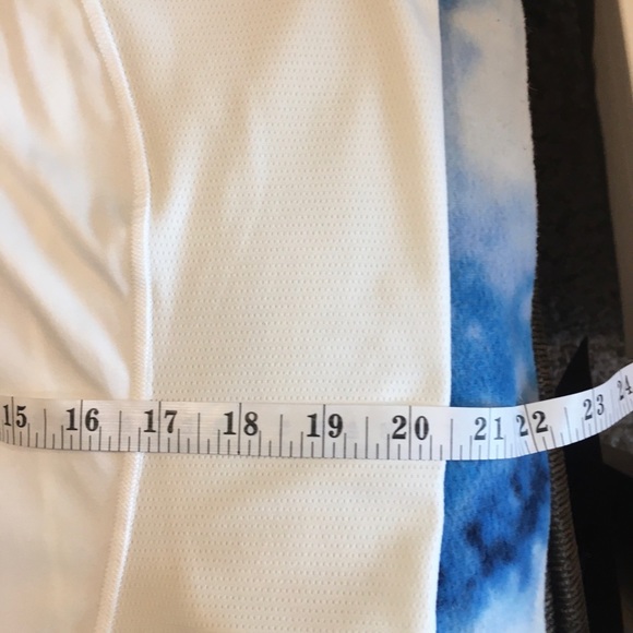 White Nike athletic top - Picture 5 of 7